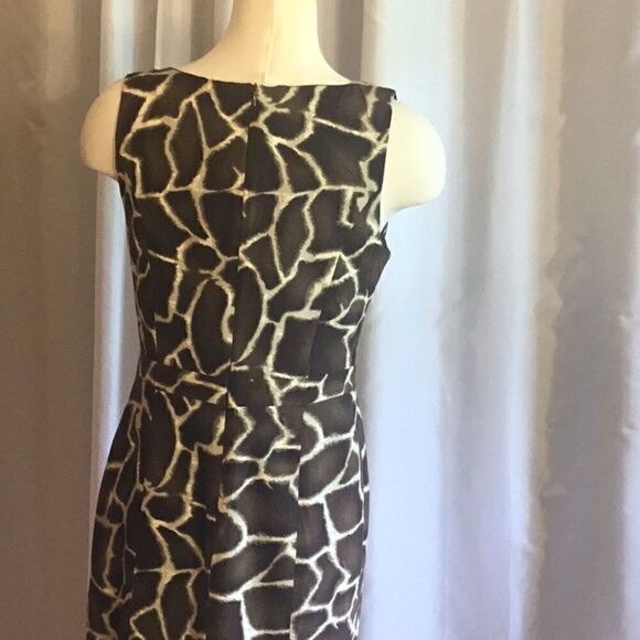 Linen blend dress in size 6 in wild life print by CHAPTER ONE - Picture 10 of 14